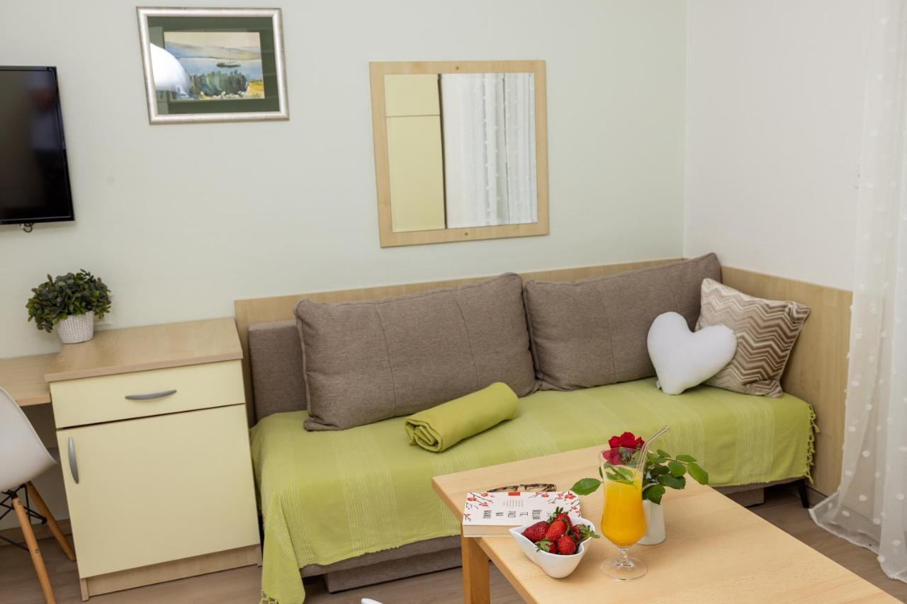 Rooms & Apartments Villa Anka Tučepi Eksteriør bilde