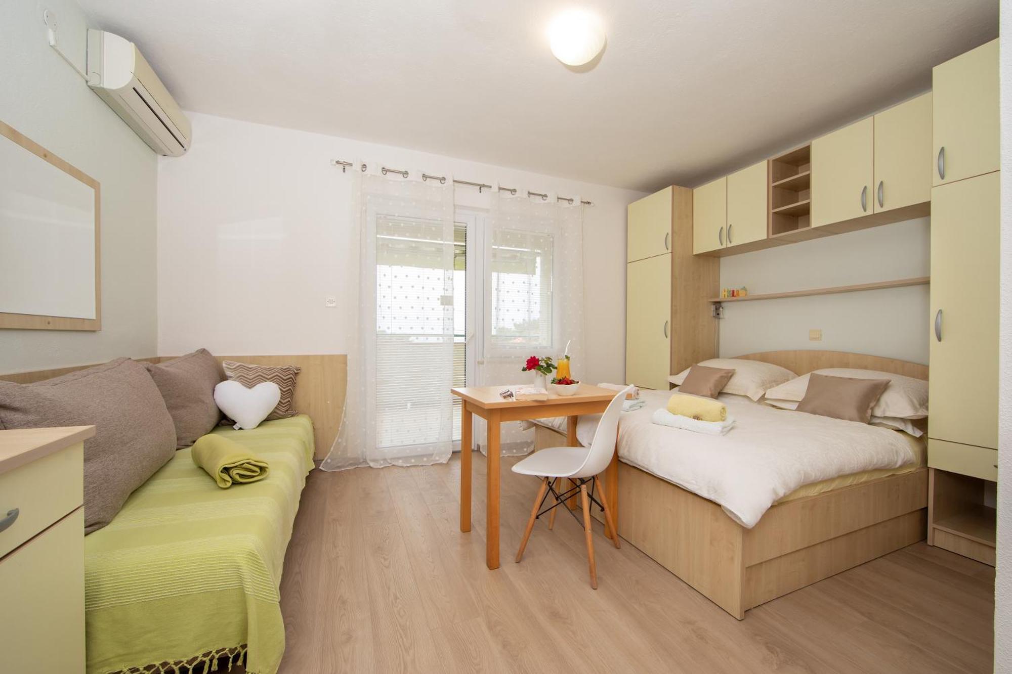 Rooms & Apartments Villa Anka Tučepi Eksteriør bilde